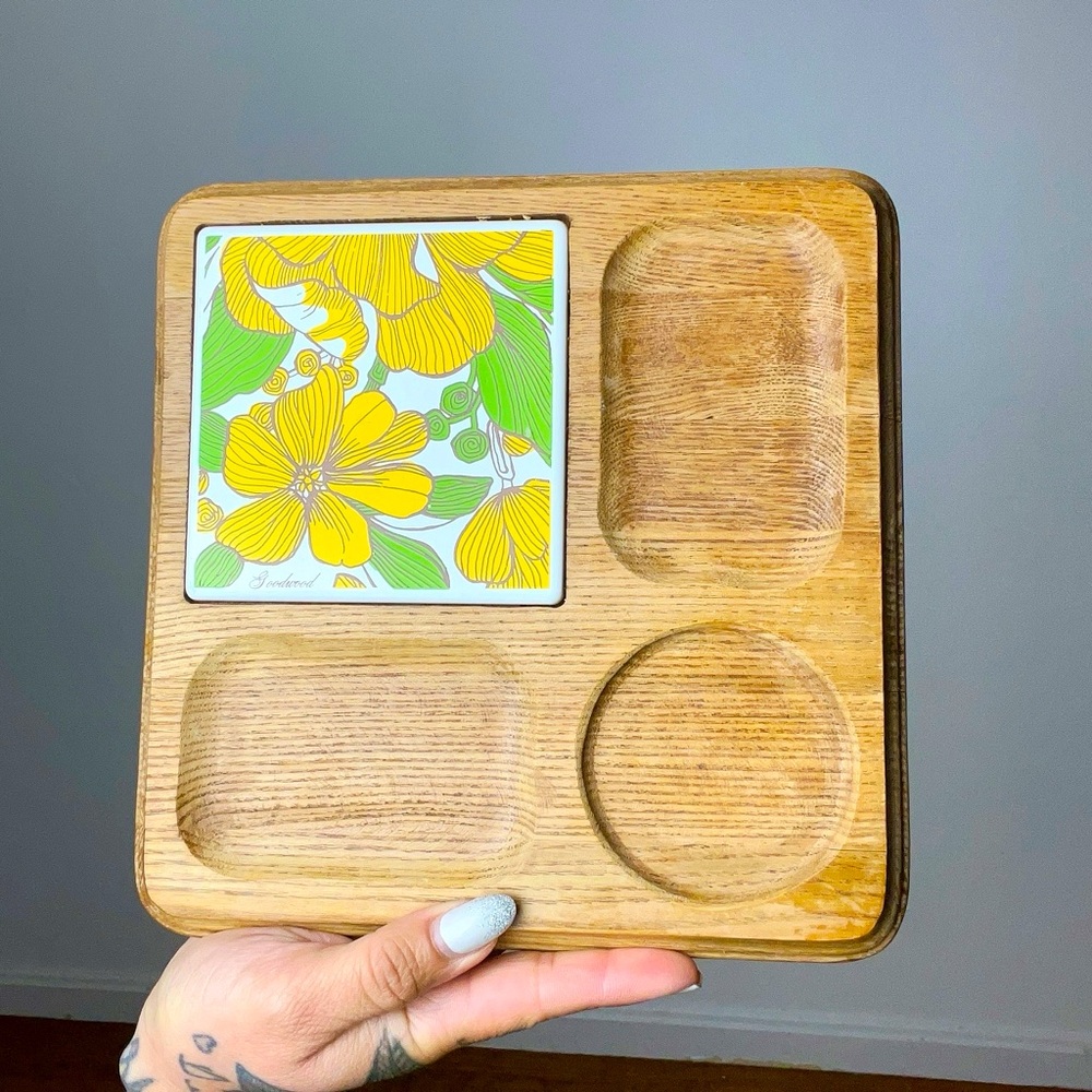 SIGNED GOODWOOD Yellow Floral 1970’s 70s Tile and Hardwood Cutting Board Tray
